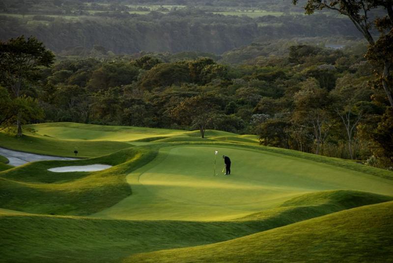 Hotel La Reunion Golf Resort And Residences Antigua Buitenkant foto