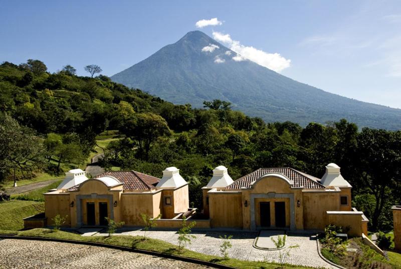 Hotel La Reunion Golf Resort And Residences Antigua Buitenkant foto