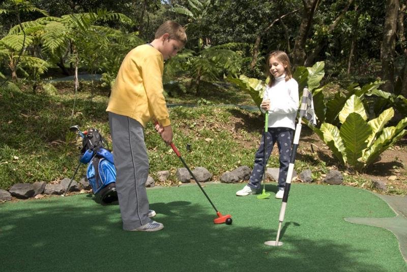 Hotel La Reunion Golf Resort And Residences Antigua Buitenkant foto
