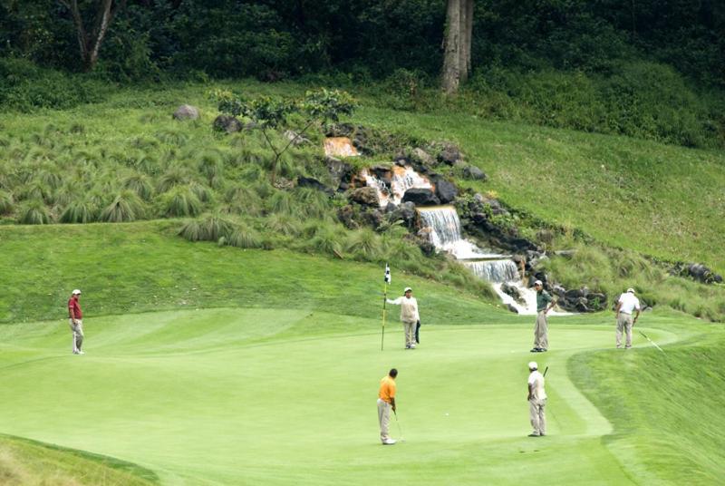 Hotel La Reunion Golf Resort And Residences Antigua Buitenkant foto
