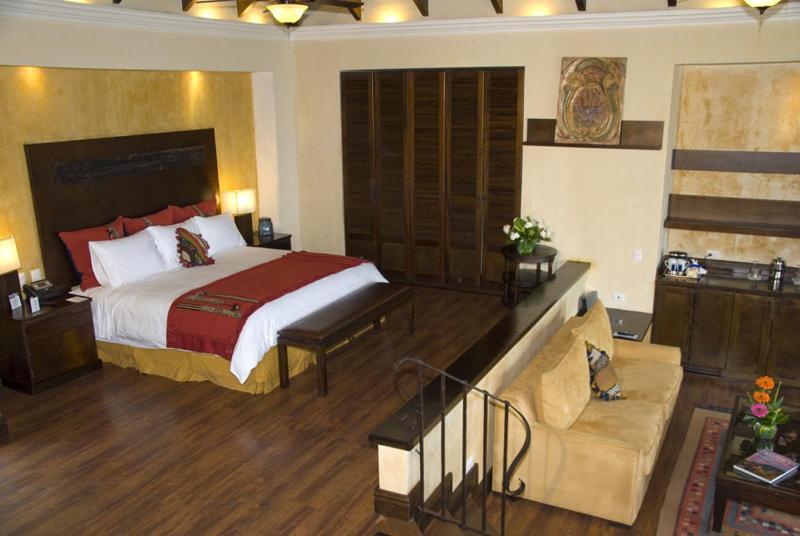 Hotel La Reunion Golf Resort And Residences Antigua Buitenkant foto