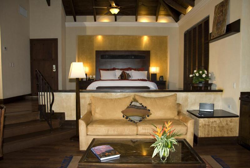 Hotel La Reunion Golf Resort And Residences Antigua Buitenkant foto