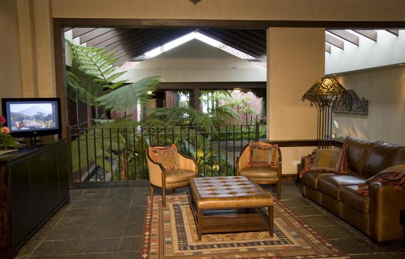 Hotel La Reunion Golf Resort And Residences Antigua Buitenkant foto