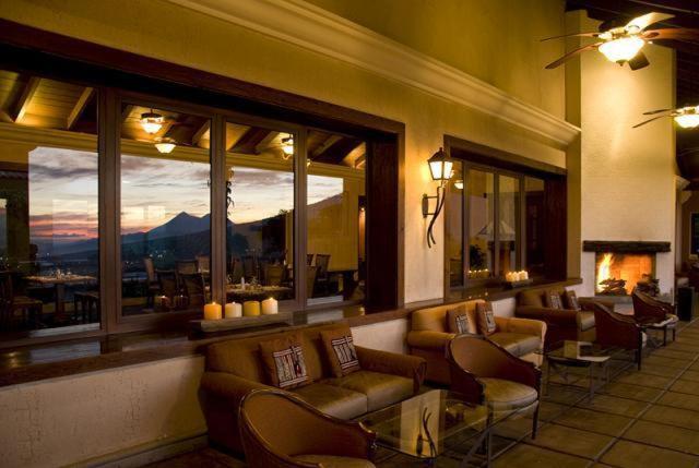 Hotel La Reunion Golf Resort And Residences Antigua Buitenkant foto