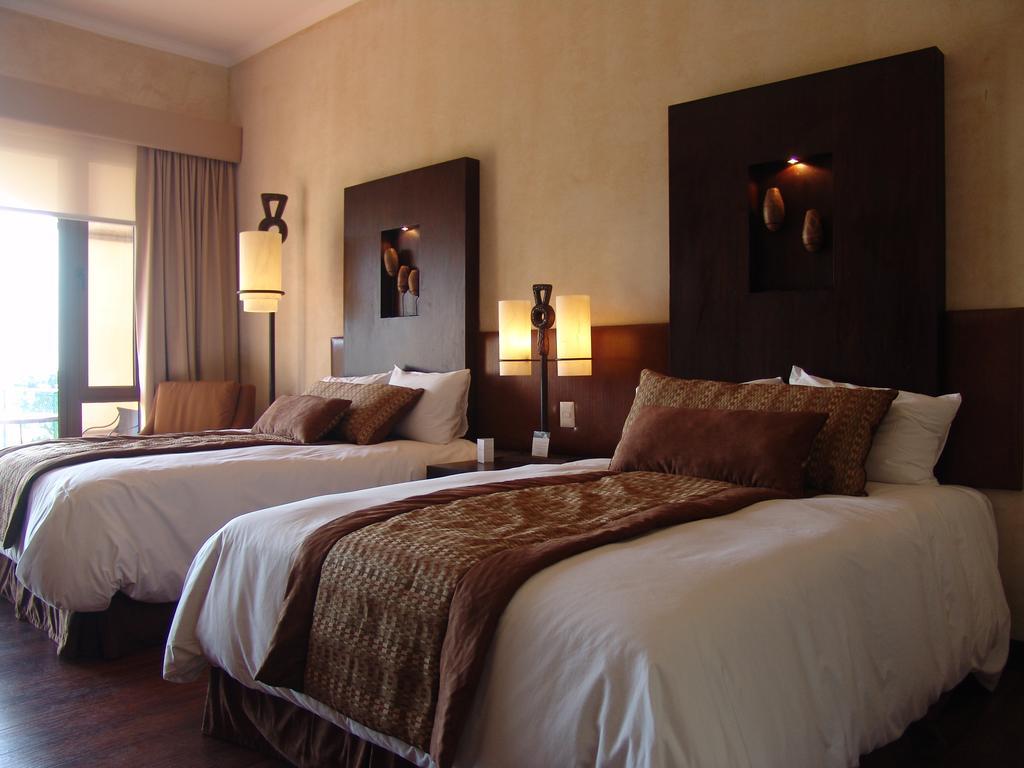 Hotel La Reunion Golf Resort And Residences Antigua Buitenkant foto