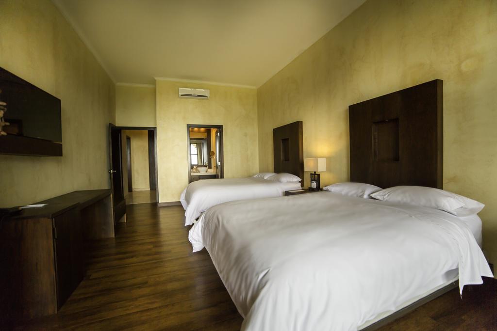 Hotel La Reunion Golf Resort And Residences Antigua Buitenkant foto