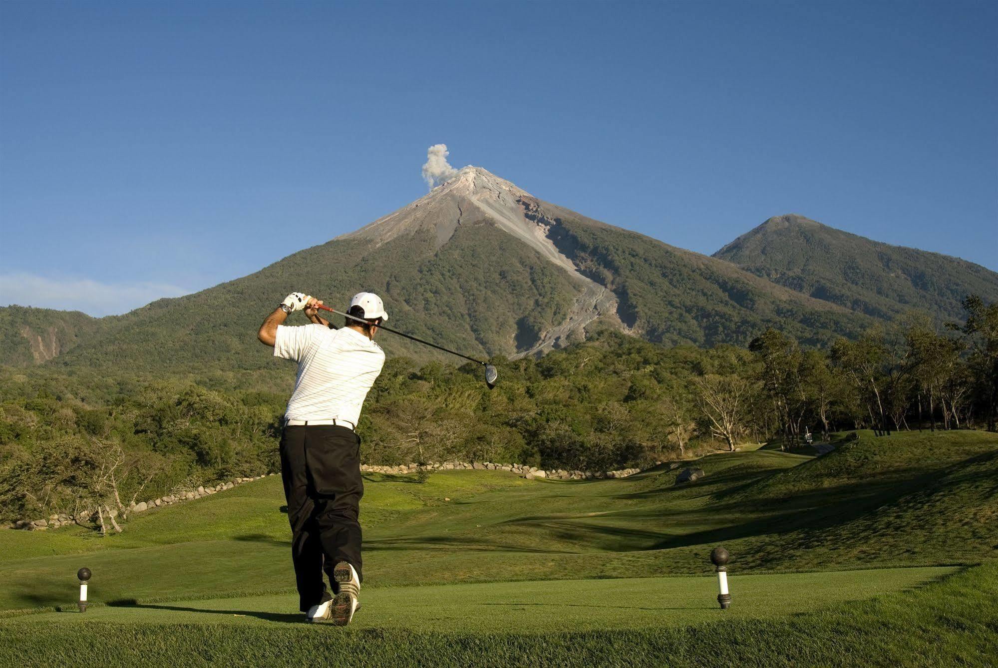 Hotel La Reunion Golf Resort And Residences Antigua Buitenkant foto