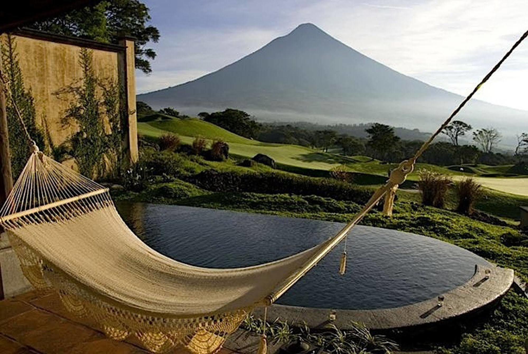 Hotel La Reunion Golf Resort And Residences Antigua Buitenkant foto