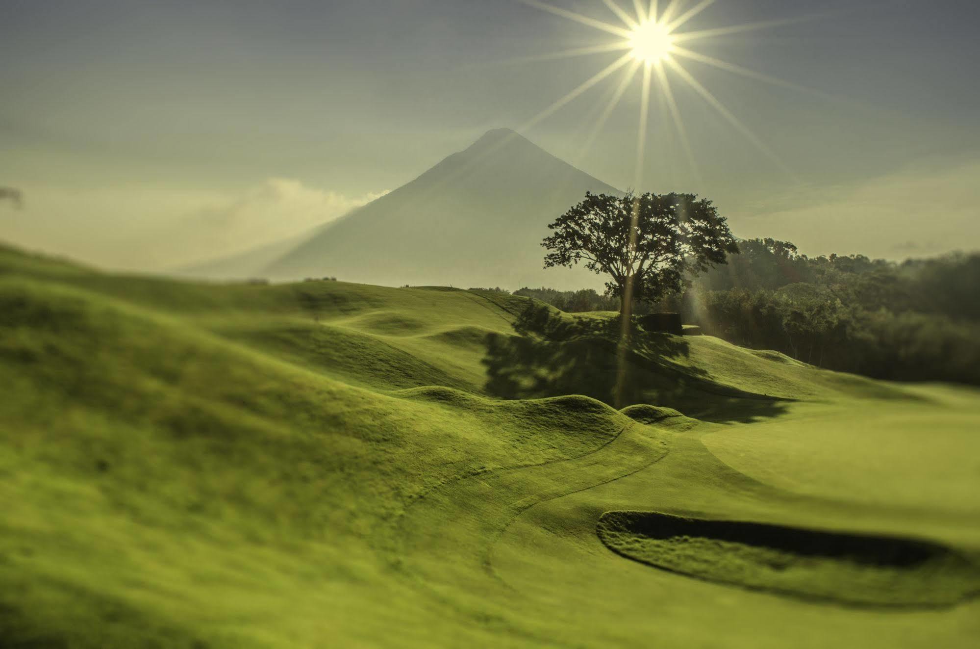 Hotel La Reunion Golf Resort And Residences Antigua Buitenkant foto