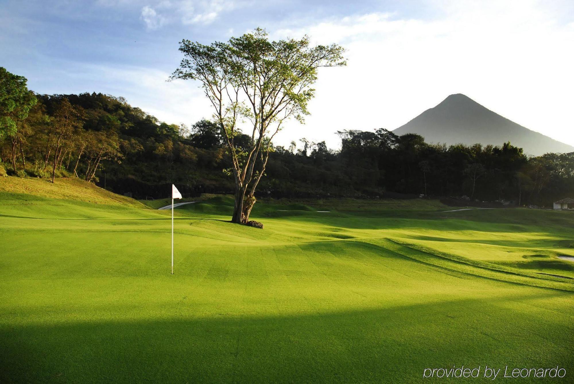 Hotel La Reunion Golf Resort And Residences Antigua Buitenkant foto