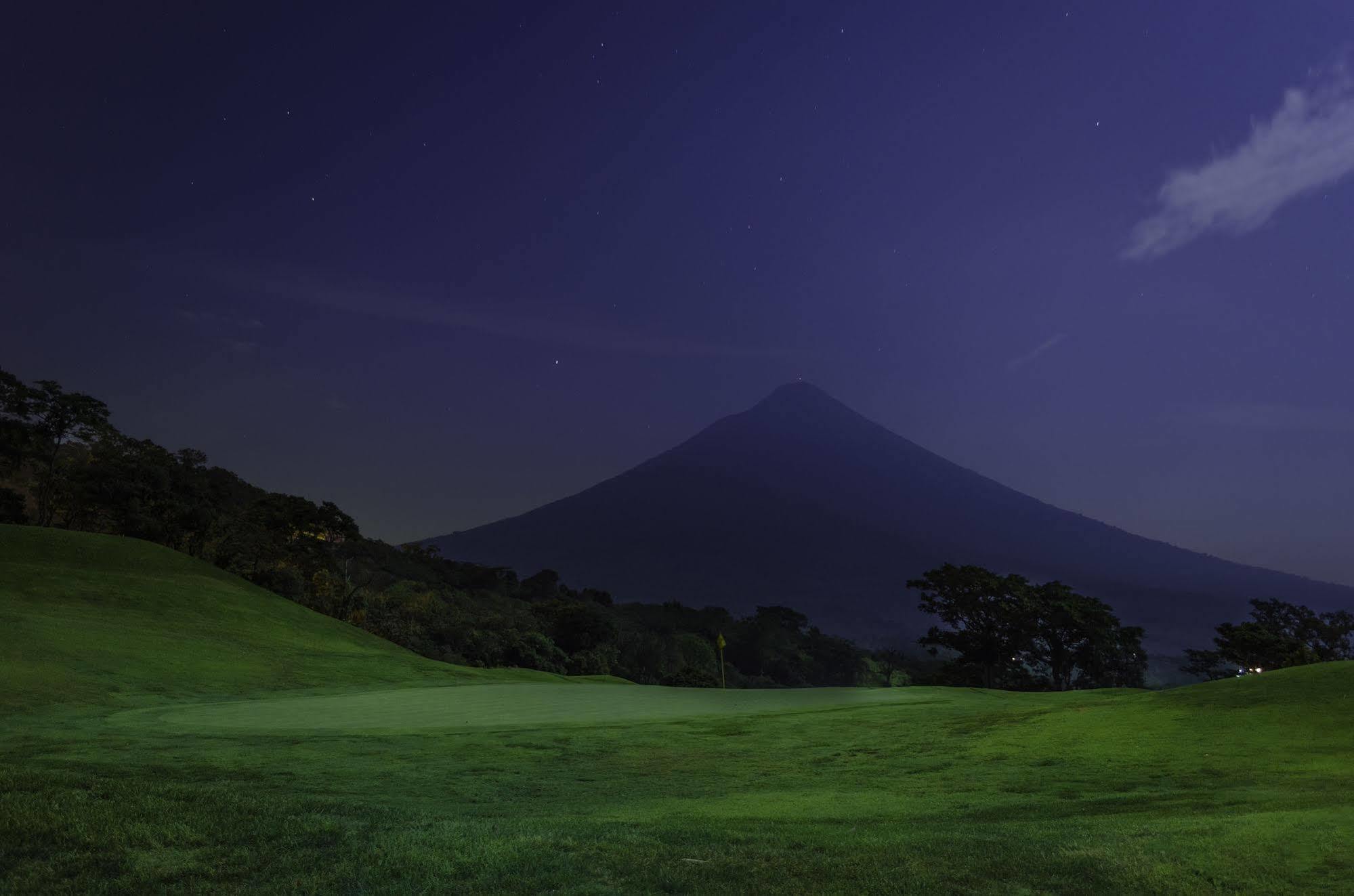 Hotel La Reunion Golf Resort And Residences Antigua Buitenkant foto